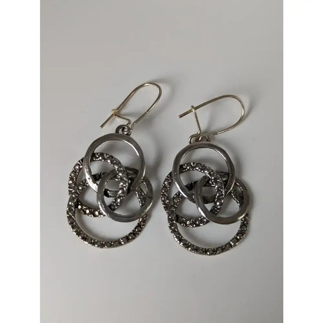 Silver steed linked silver hoop rings dropped earrings with interlocking circles and dark gray marcasite accents
