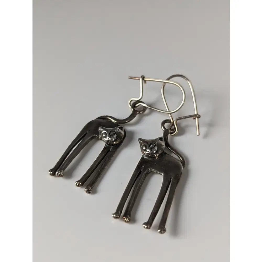 Silver steed long silver cat earrings with sleek minimalist design and detailed face for cat lovers and long cat dropped fans