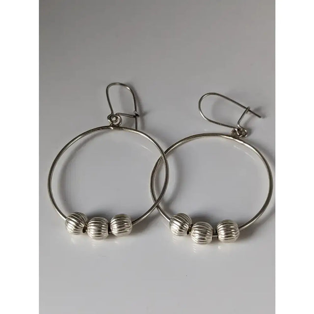 Silver steed loop buds dangling earrings in sterling silver with three textured silver beads on each hoop