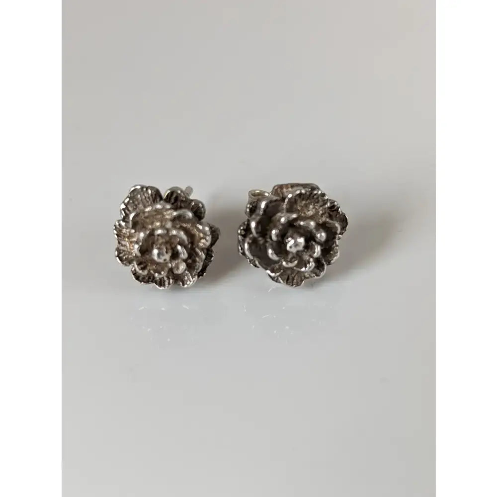 Silver steed marigold stud earrings featuring silver rose-shaped petals with intricate detailing