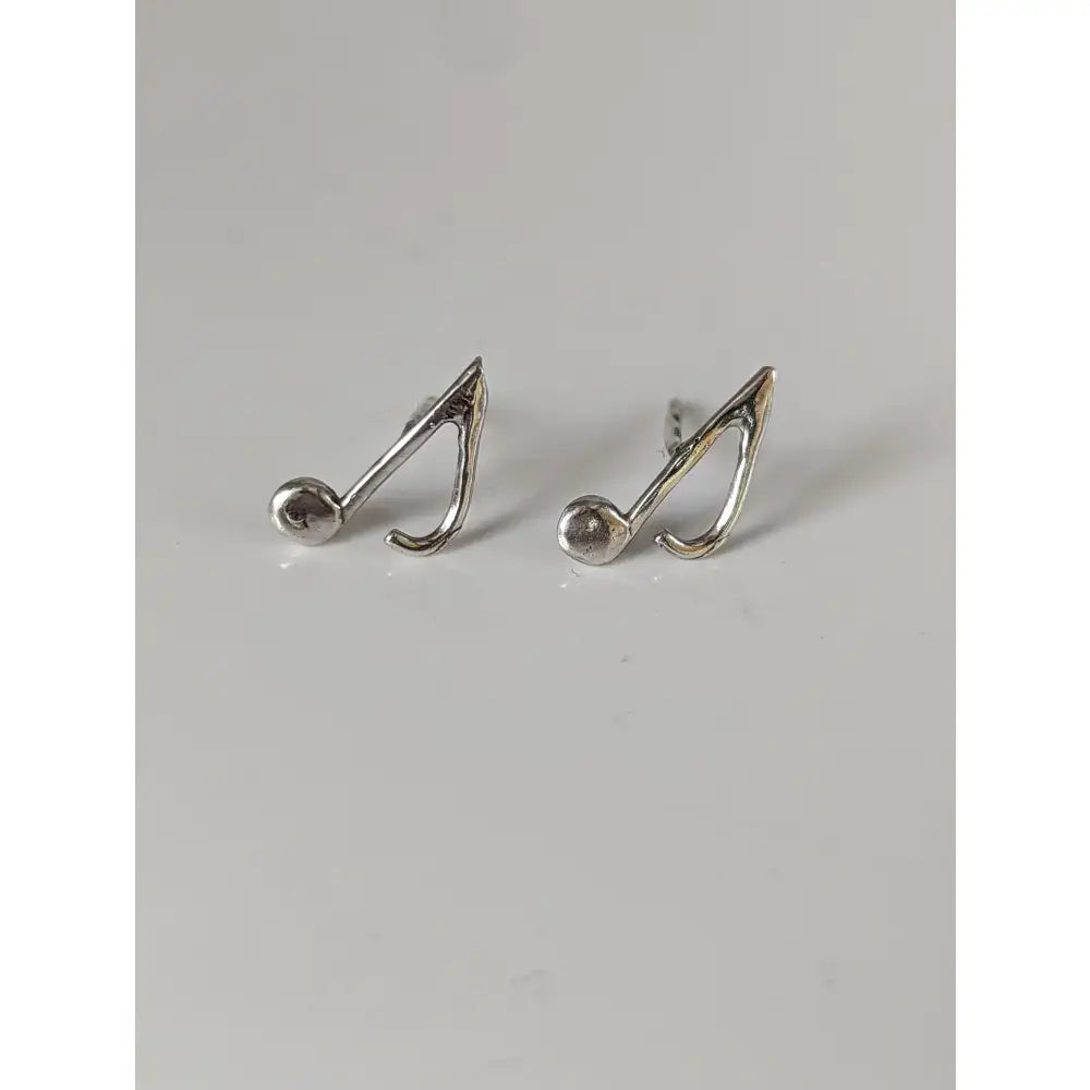 Silver steed notes stud earrings with polished finish made of sterling silver perfect for everyday wear