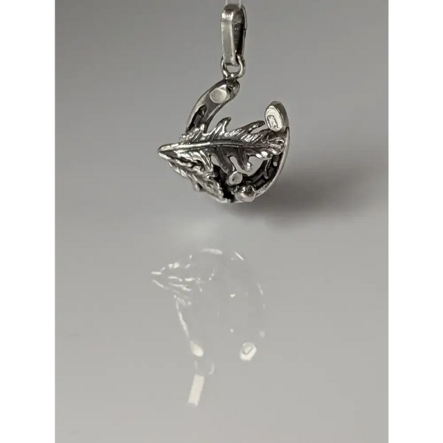 Silver Steed Oak & Horseshoe Silver Pendant Pendant