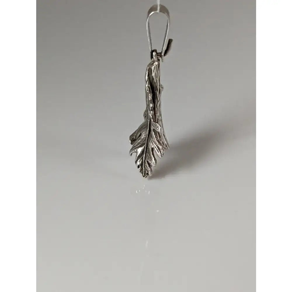 Silver steed oak leaf silver pendant with detailed veining and polished sterling silver oak leaf finish