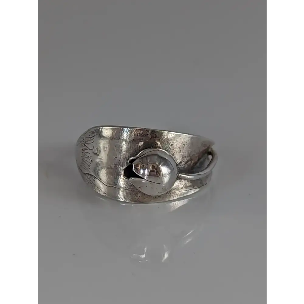 Silver Steed One Round Bud Ring G Rings