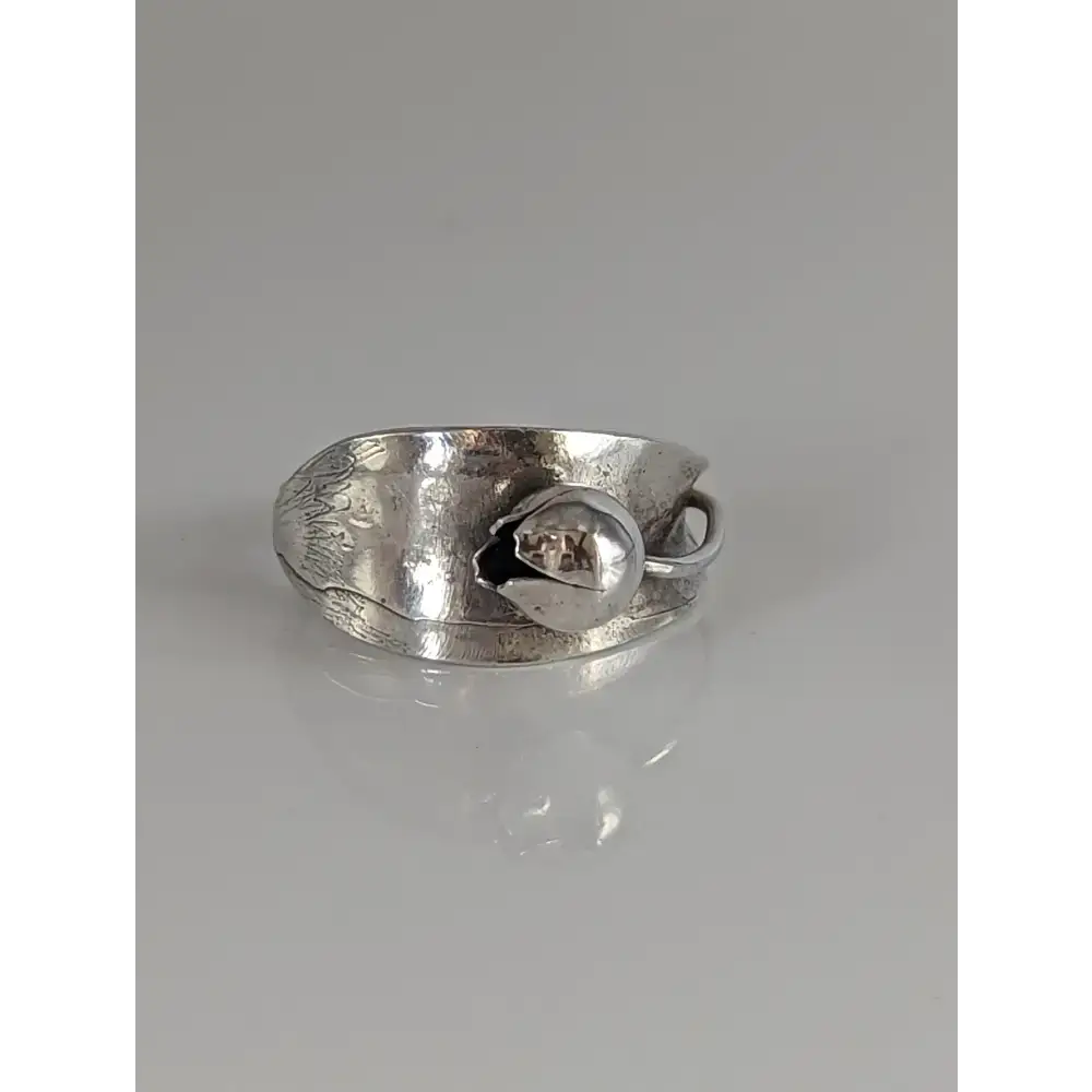Silver Steed One Round Bud Ring G Rings