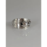 Silver steed round bud ring with silver-toned hammered band and embossed leaf design