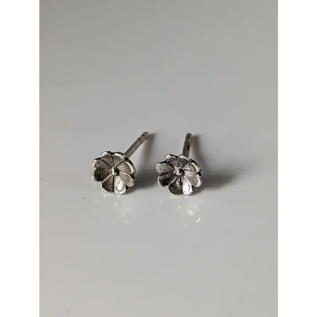 Silver Steed Pansy Stud Earrings Earrings