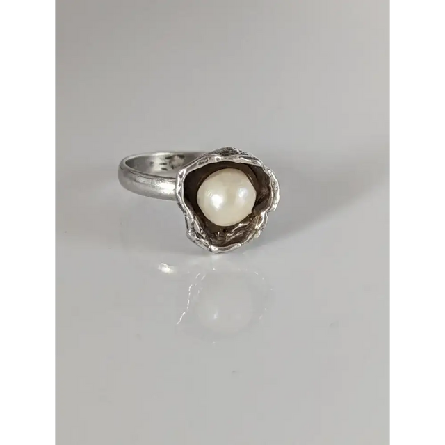 Silver Steed Pearl in a Flower Silver Ring S Rings