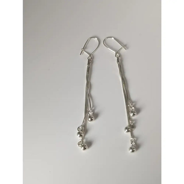Silver steed rope ball dropped earrings with delicate silver chains and small beads for stylish dropped earrings look