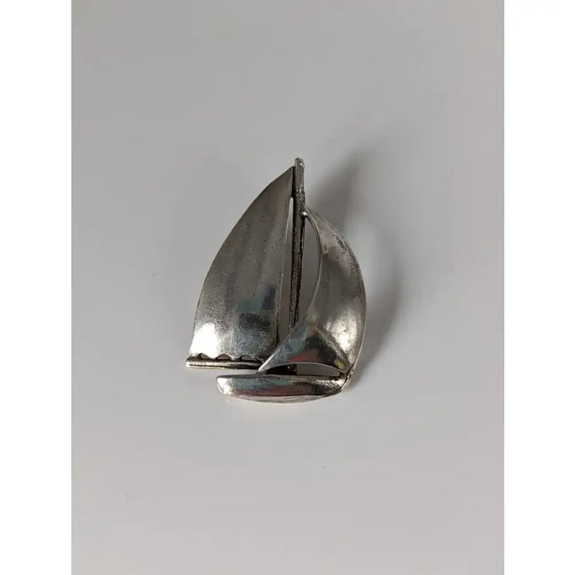 Silver steed sailing boat silver pendant is a silver sailboat-shaped brooch with polished finish and detailed hull and sails