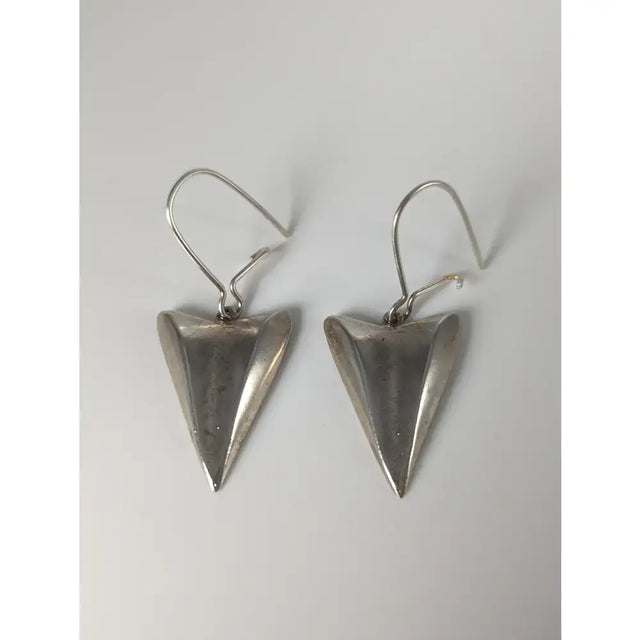 Silver steed shamrock leaf dropped earrings with sleek silver triangular design and polished metallic finish