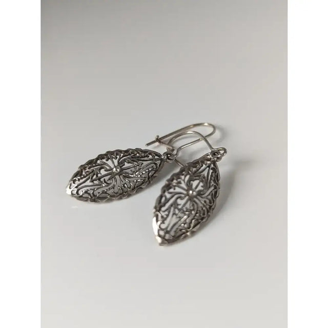 Silver steed shield dropped earrings with intricate floral silver filigree and polished metallic finish