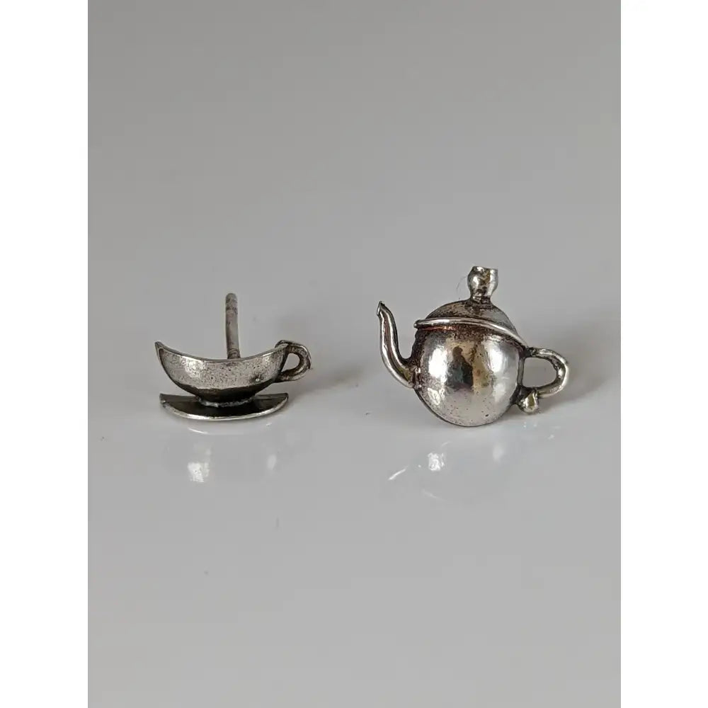 Silver steed tea set stud earrings shaped like a polished silver teapot with detailed lid spout and handle