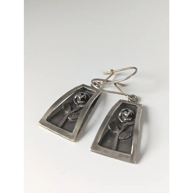 Silver steed treasured silver rectangular rose dropped earrings with raised treasured rose design