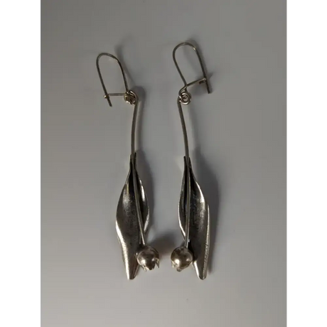 Silver Steed Tulip Dangling Earrings Earrings
