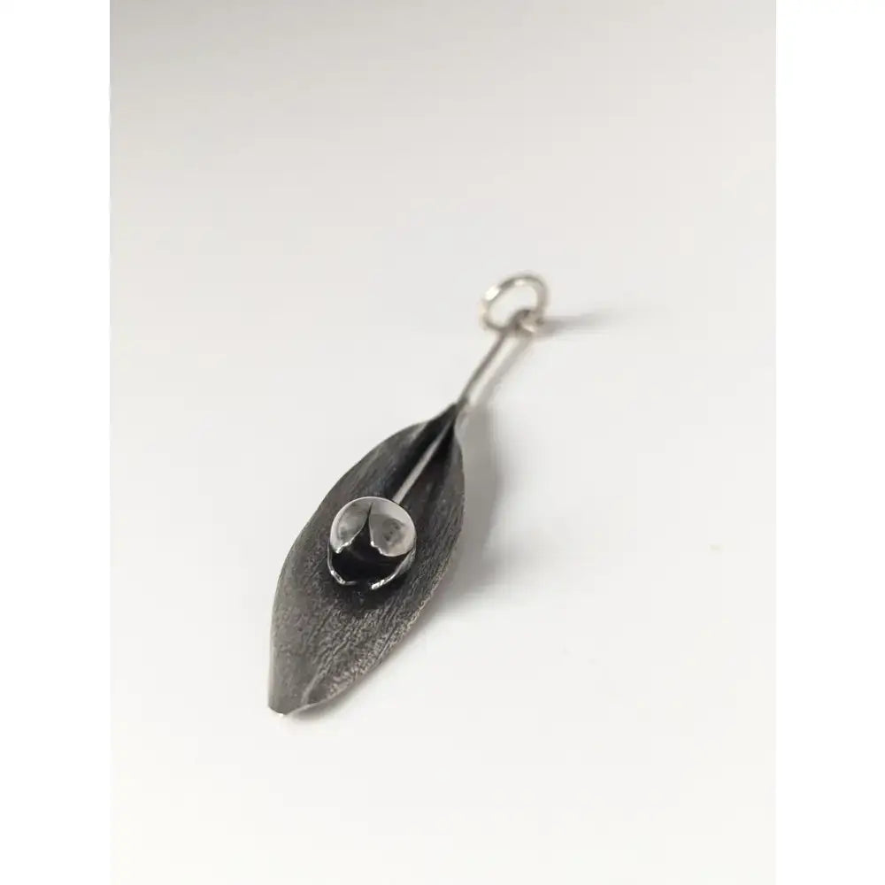Silver steed tulip pendant with a silver leaf shape and a clear gemstone centerpiece