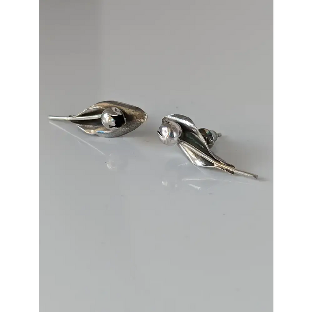 Silver Steed Tulip Stud Earrings Earrings