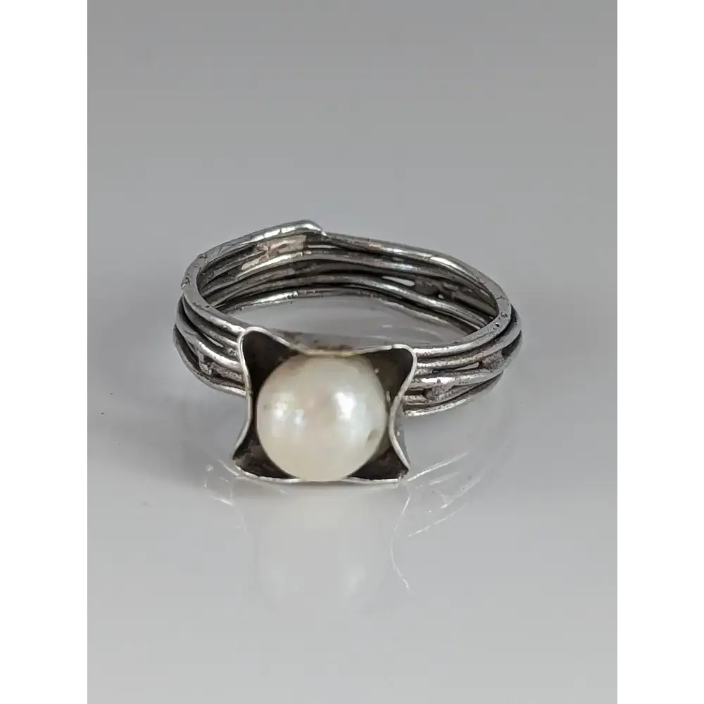 Silver Steed Wired Ring with Pearl M Rings