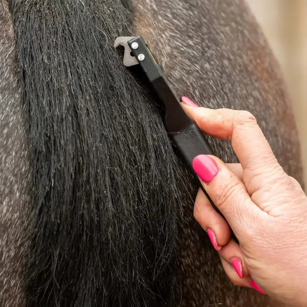 Black plastic smart tails standard mane and tail thinning rack clipper with silver metal clamping mechanism