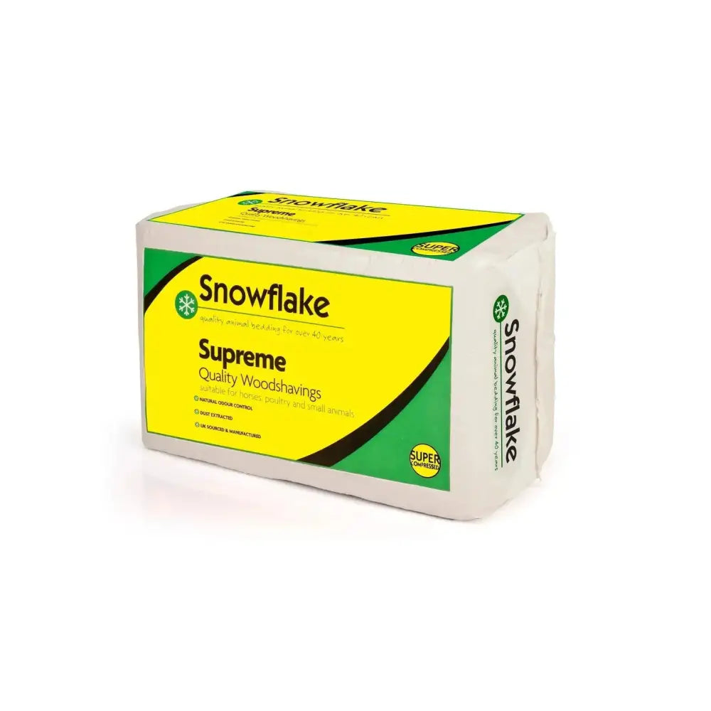 White rectangular package of snowflake supreme woodshavings with yellow green label featuring kiln-dried softwood timber