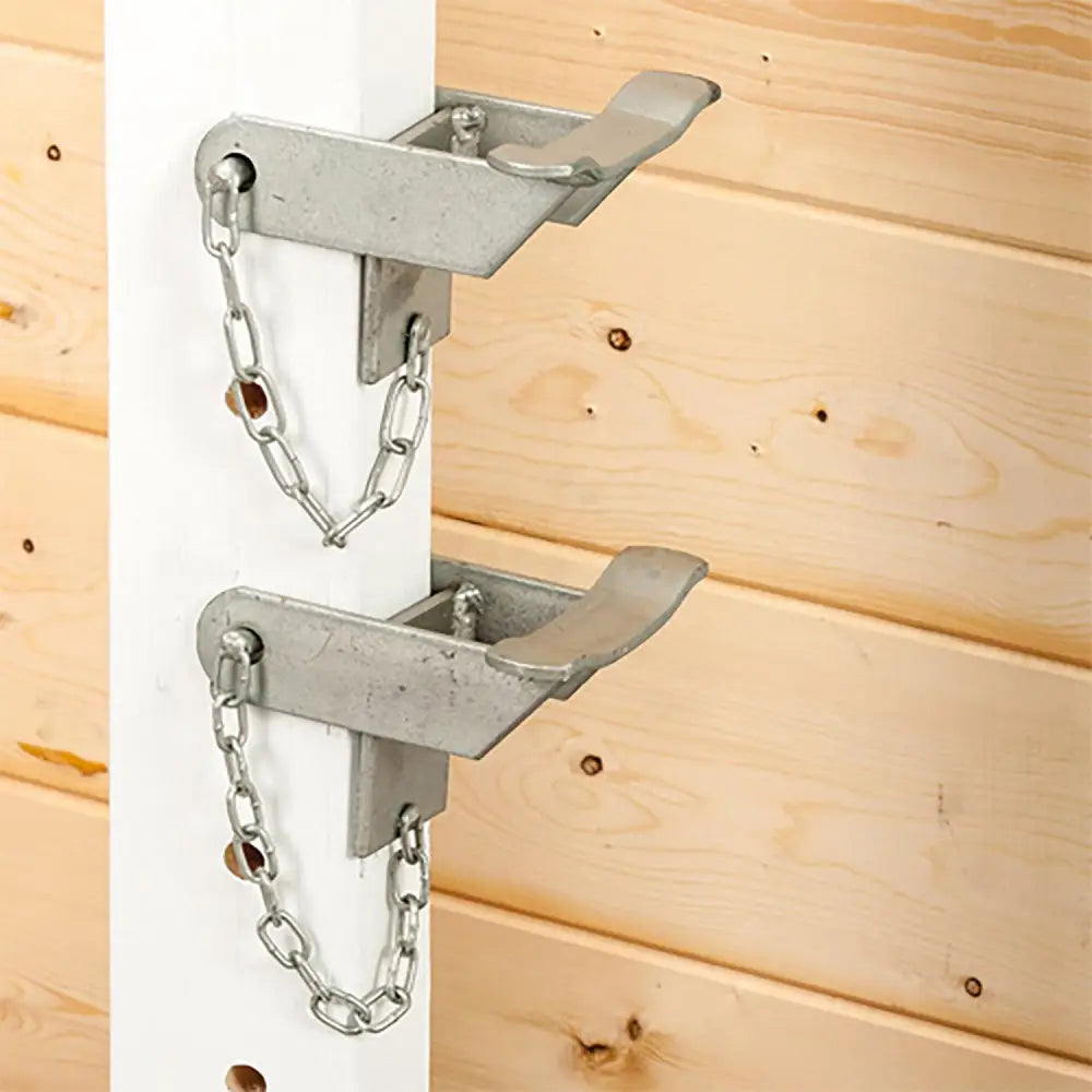 Silver metal post lock with chain on white pole for stubbs jump cups bsja-type gate pattern pins js58 against wooden siding