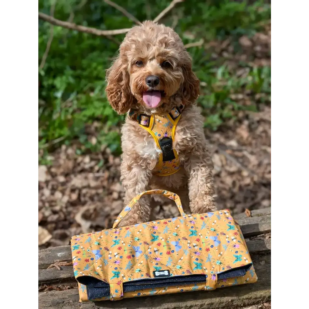 Summer Buzzin' Dog Settle Mat – Lightweight, Waterproof & Travel-Friendly Pet Products