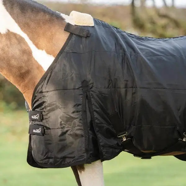 Black quilted swish wide fit 200g horse rug liner with adjustable straps and cream padded neck piece