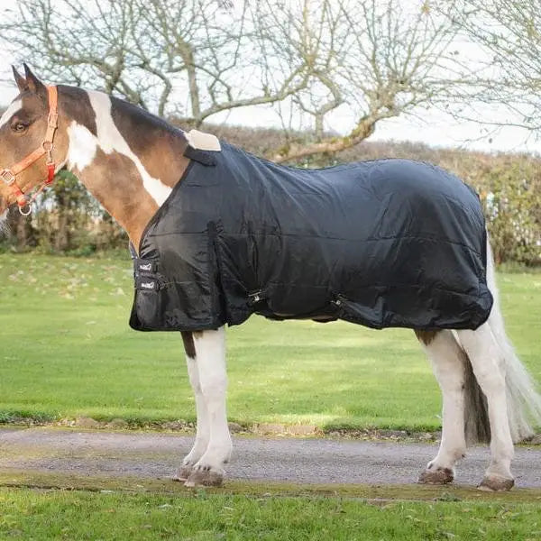 Black quilted horse rug liner with adjustable straps and front pocket perfect for wide fit 200g horse rug use